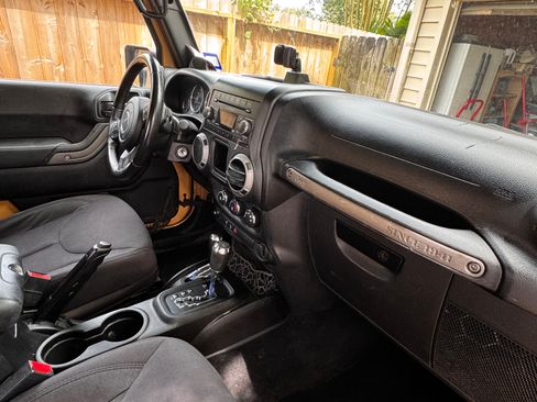 Used 2013 Jeep Wrangler Sport w/ Connectivity Group AWD/4WD image 12