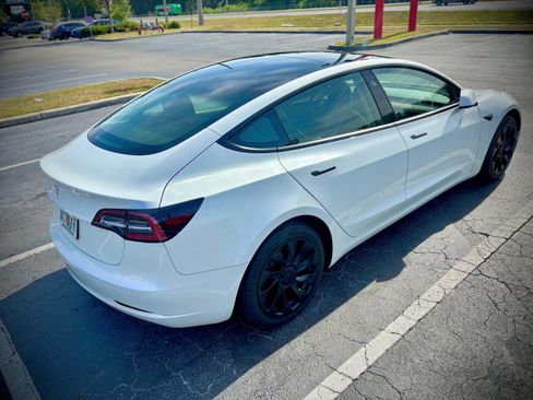 Used 2023 Tesla Model 3 Standard Range image 5