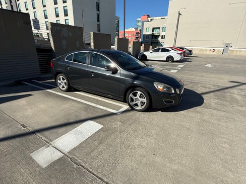 Used 2013 Volvo S60 T5 image 4