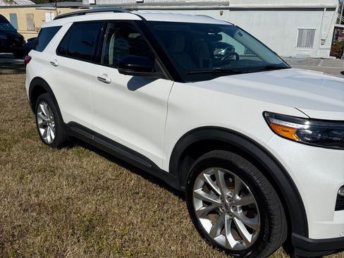 Used 2022 Ford Explorer Platinum w/ Technology Package image 6