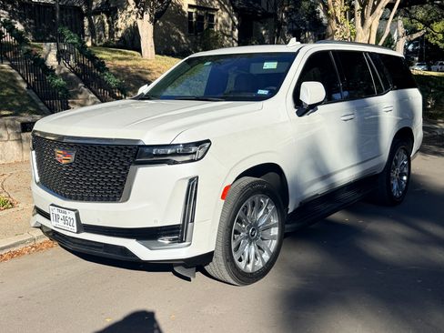 Used 2024 Cadillac Escalade Premium Luxury w/ Performance Package image 14