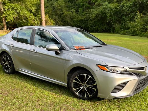 Used 2018 Toyota Camry SE FWD image 9