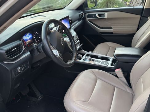 Used 2020 Ford Explorer XLT w/ Equipment Group 202A RWD image 5