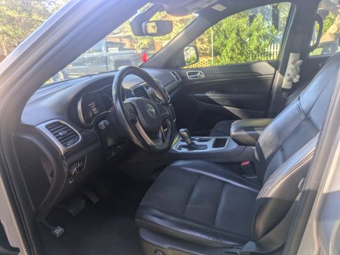 Used 2019 Jeep Grand Cherokee Altitude image 10