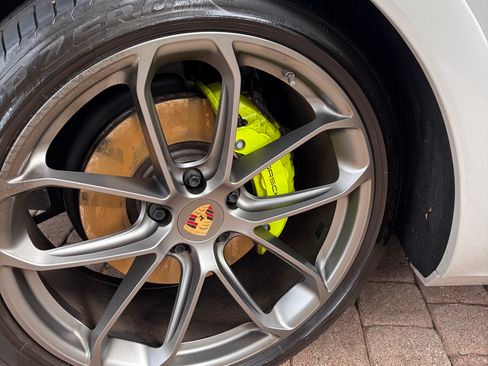 Used 2023 Porsche Cayenne Platinum Edition image 5