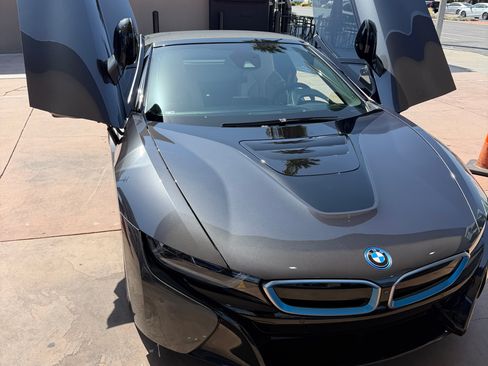 Used 2019 BMW i8 Roadster AWD/4WD image 2