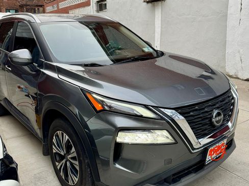 Used 2022 Nissan Rogue SV w/ SV Premium Package image 2