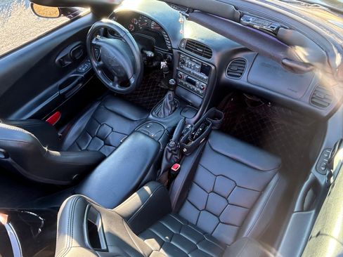 Used 2003 Chevrolet Corvette Convertible w/ Preferred Equipment Group1 image 9