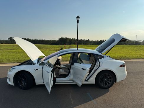 Used 2018 Tesla Model S 75D image 23