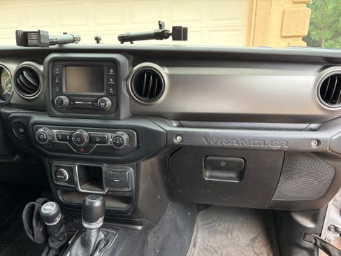 Used 2018 Jeep Wrangler Unlimited Sport AWD/4WD image 4
