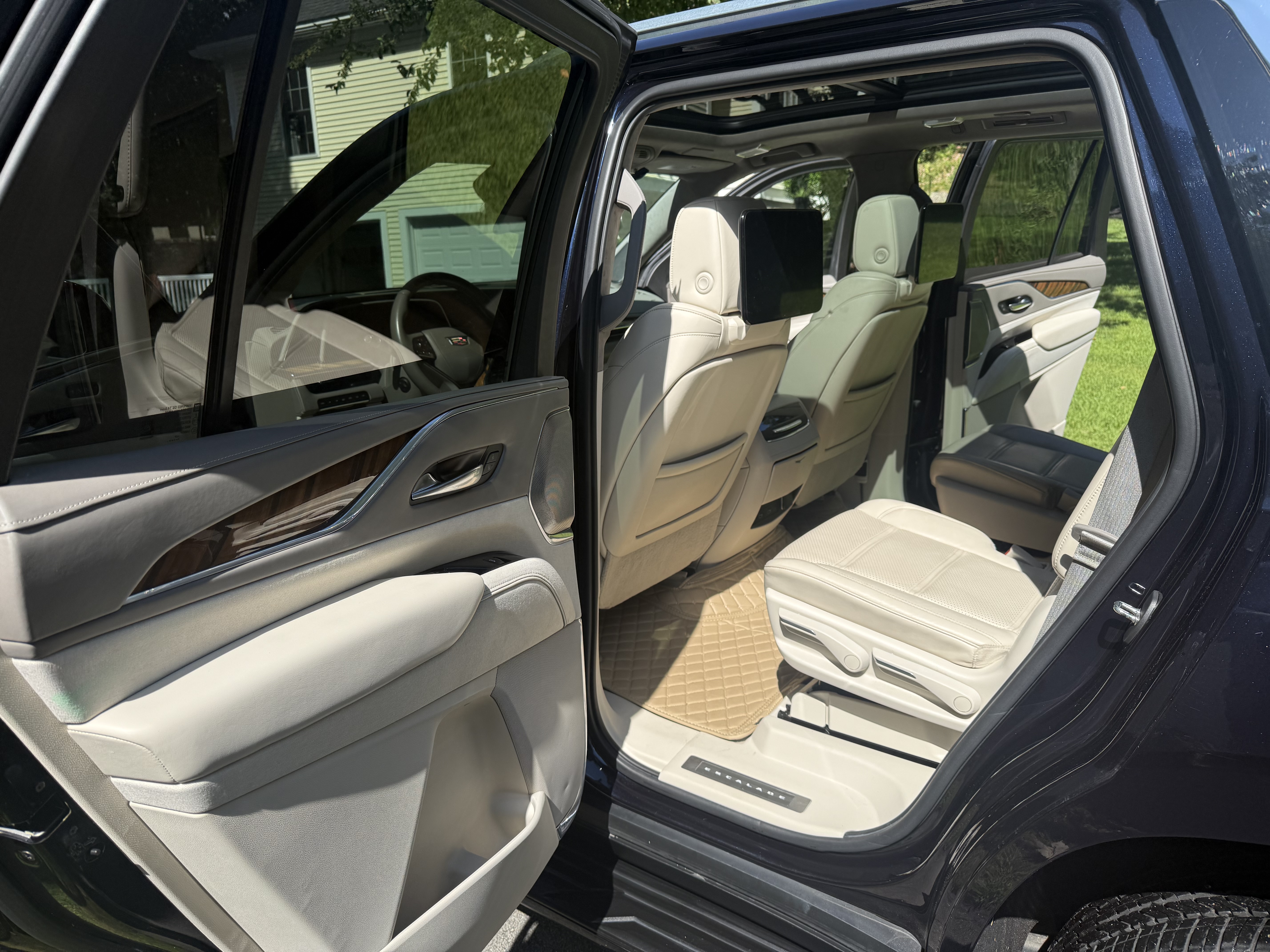 Used 2021 Cadillac Escalade Premium Luxury Platinum AWD/4WD image 20