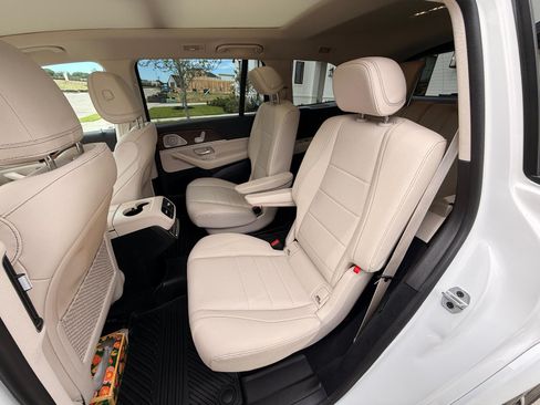 Used 2023 Mercedes-Benz GLS 450 4MATIC image 9