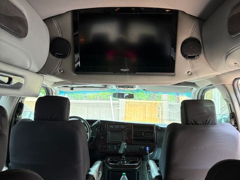 Used 2013 Chevrolet Express 2500 Extended Van 3D image 19