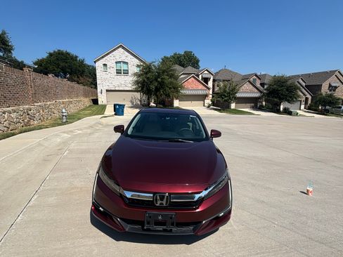 Used 2018 Honda Clarity Touring image 2