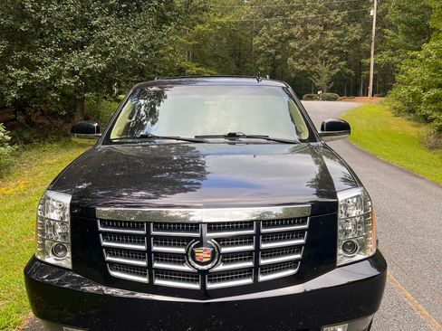 Used 2014 Cadillac Escalade Luxury image 5