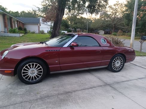Used 2004 Ford Thunderbird image 25