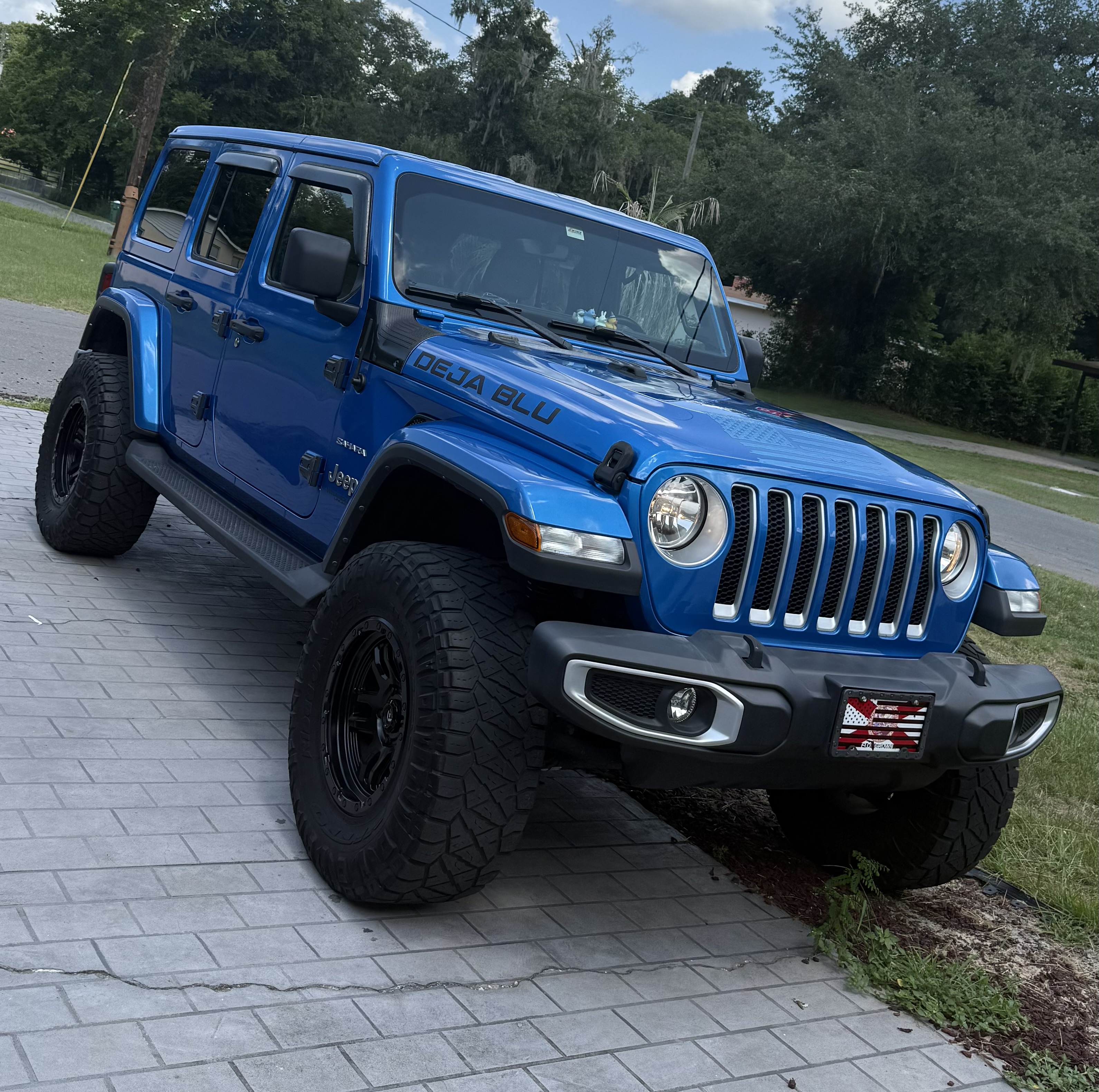 Used 2021 Jeep Wrangler Unlimited Sahara AWD/4WD image 1