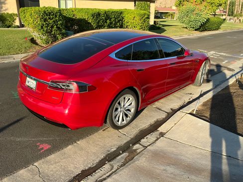 Used 2018 Tesla Model S 100D AWD/4WD image 2