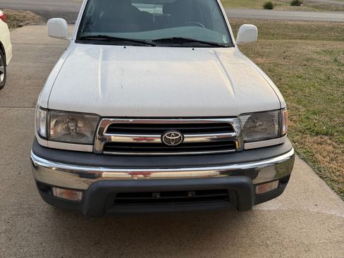 Used 2000 Toyota 4Runner SR5 image 4