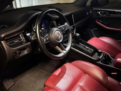 Used 2022 Porsche Macan image 11