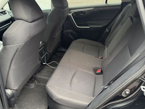 Used 2020 Toyota RAV4 LE image 11