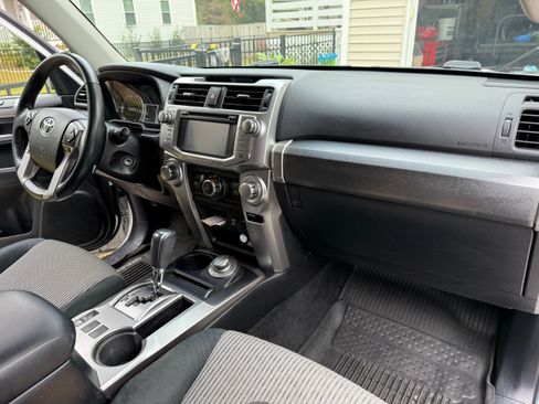 Used 2018 Toyota 4Runner SR5 image 6