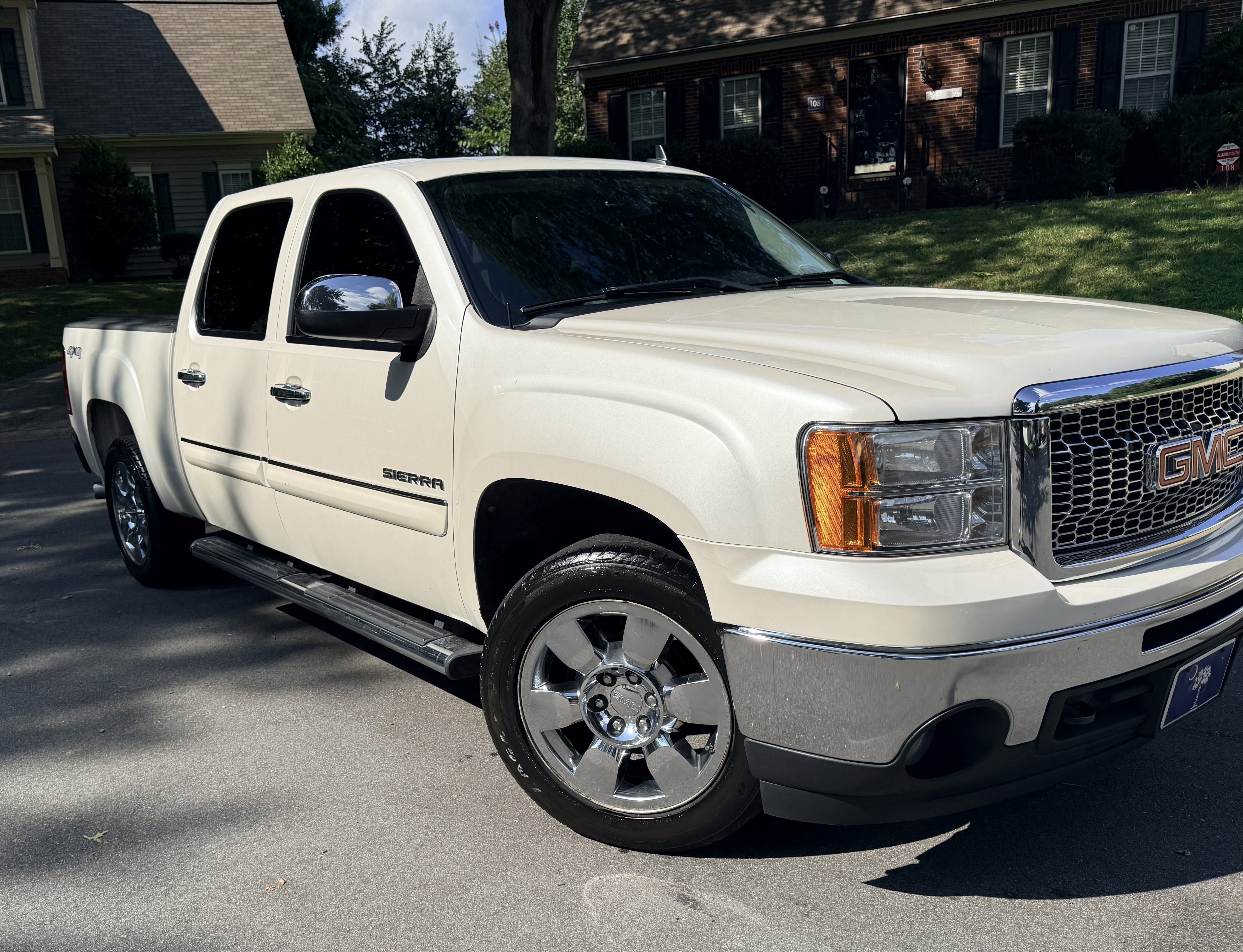 Used 2011 GMC Sierra 1500 SLE w/ Power Tech Package AWD/4WD image 6