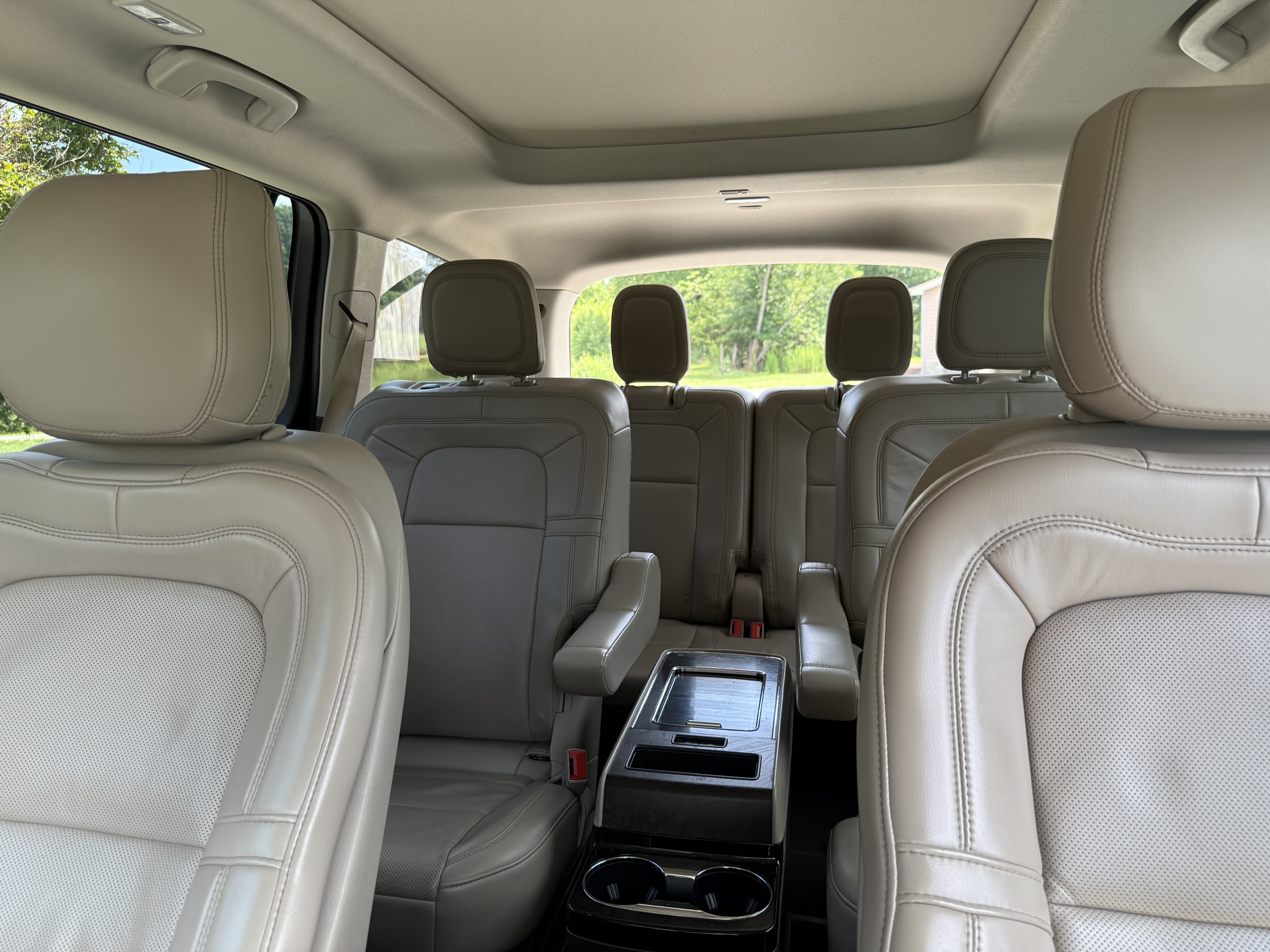 Used 2020 Lincoln Aviator Reserve w/ Equipment Group 201A RWD image 11