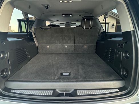 Used 2018 GMC Yukon XL SLT w/ Premium Edition AWD/4WD image 10