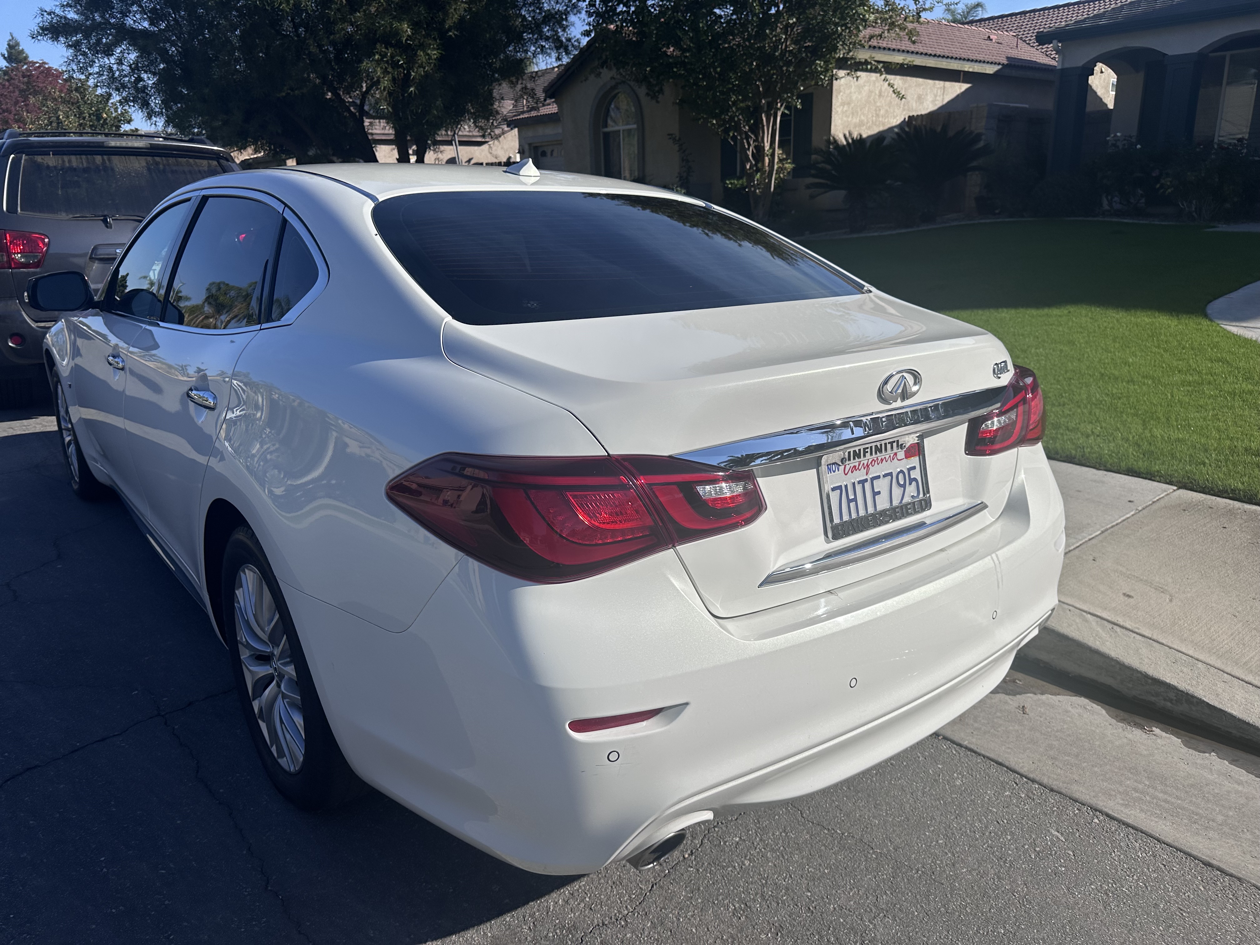 Used 2015 INFINITI Q70 L 3.7 w/ Technology Package RWD image 2
