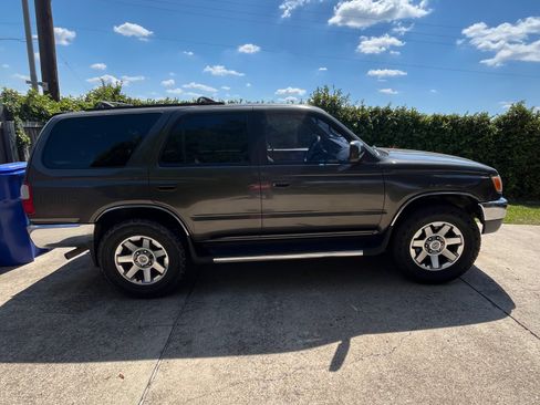 Used 1998 Toyota 4Runner SR5 image 1