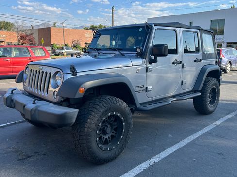 Used 2017 Jeep Wrangler Unlimited Sport w/ Max Tow Package image 9