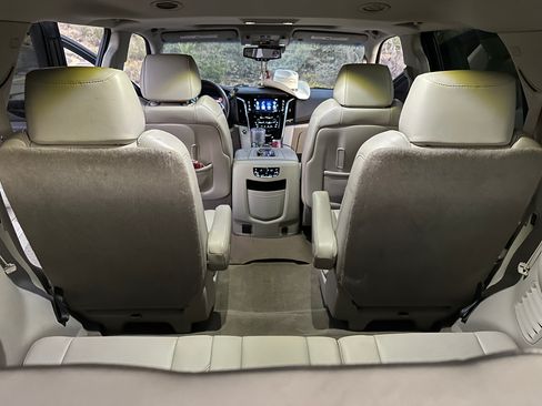 Used 2016 Cadillac Escalade Luxury image 11