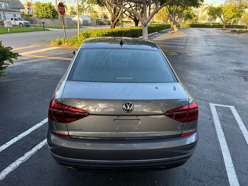 Used 2018 Volkswagen Passat 2.0T R-Line image 4