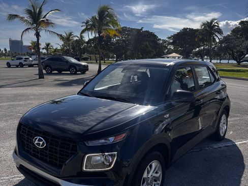 Used 2021 Hyundai Venue SE image 4