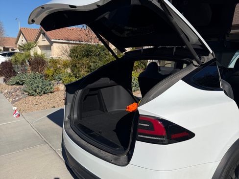 Used 2023 Tesla Model X image 9