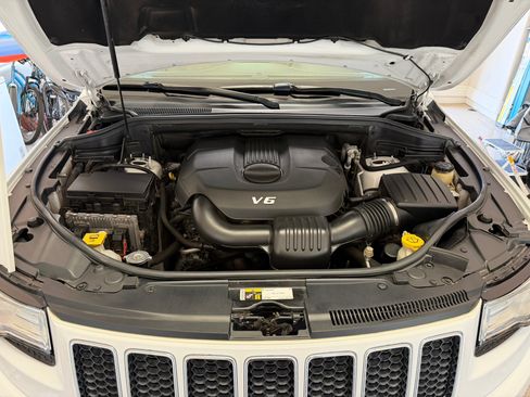 Used 2015 Jeep Grand Cherokee Overland w/ Trailer Tow Group IV RWD image 18