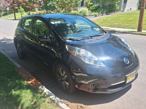 Used 2016 Nissan Leaf SV FWD image 1