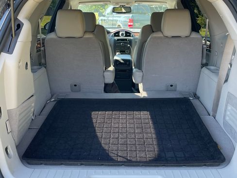 Used 2011 Buick Enclave CXL FWD image 13