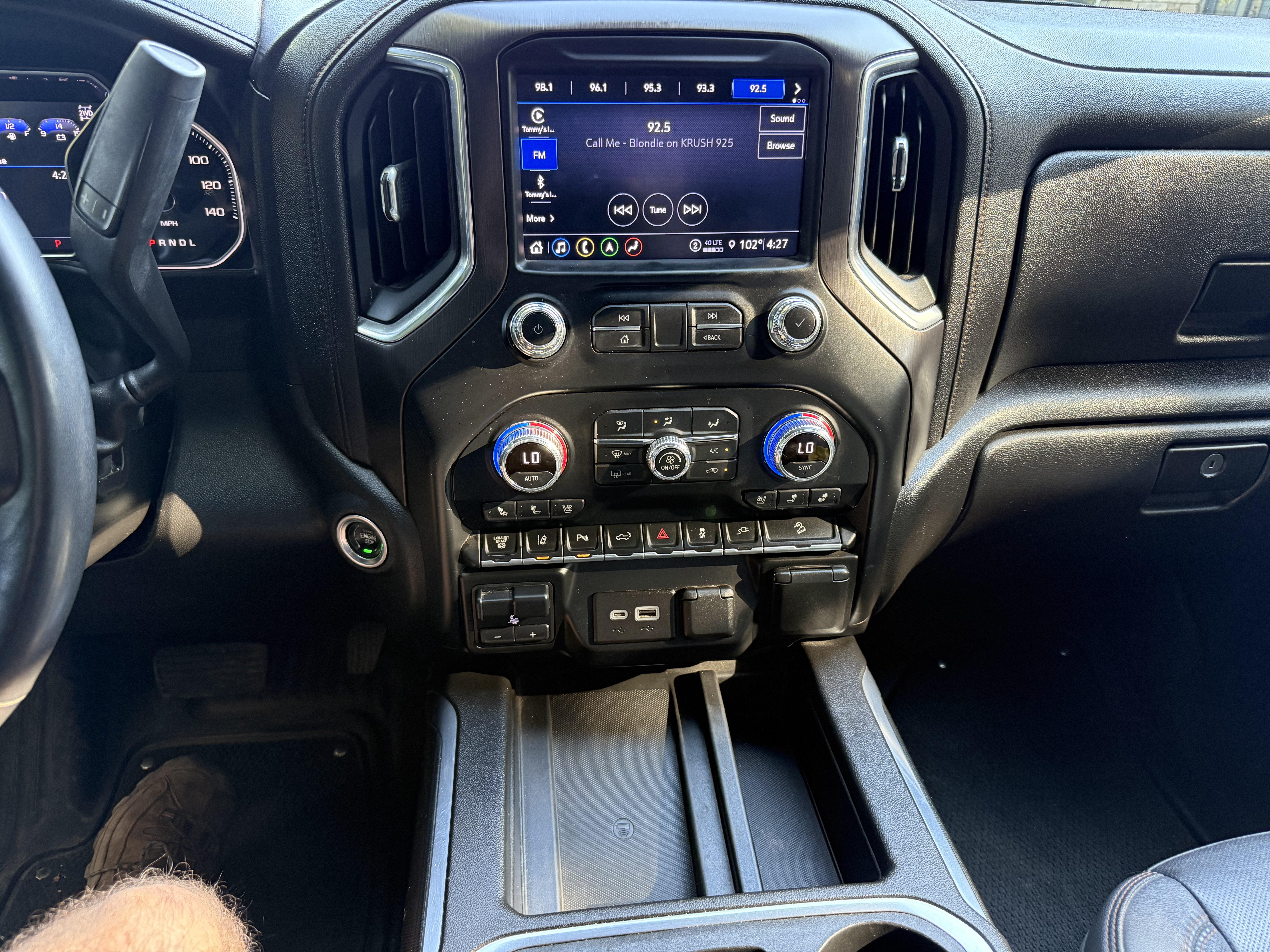 Used 2022 GMC Sierra 2500 AT4 w/ AT4 Premium Plus Package AWD/4WD image 10