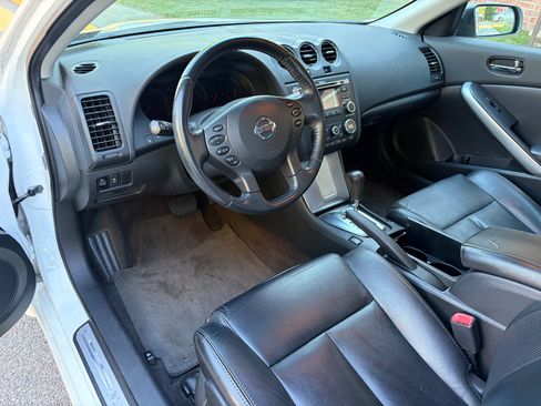 Used 2011 Nissan Altima 2.5 S w/ 2.5S Premium Pkg FWD image 9