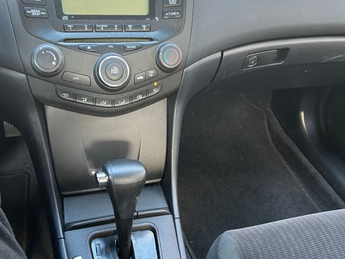 Used 2004 Honda Accord LX image 13