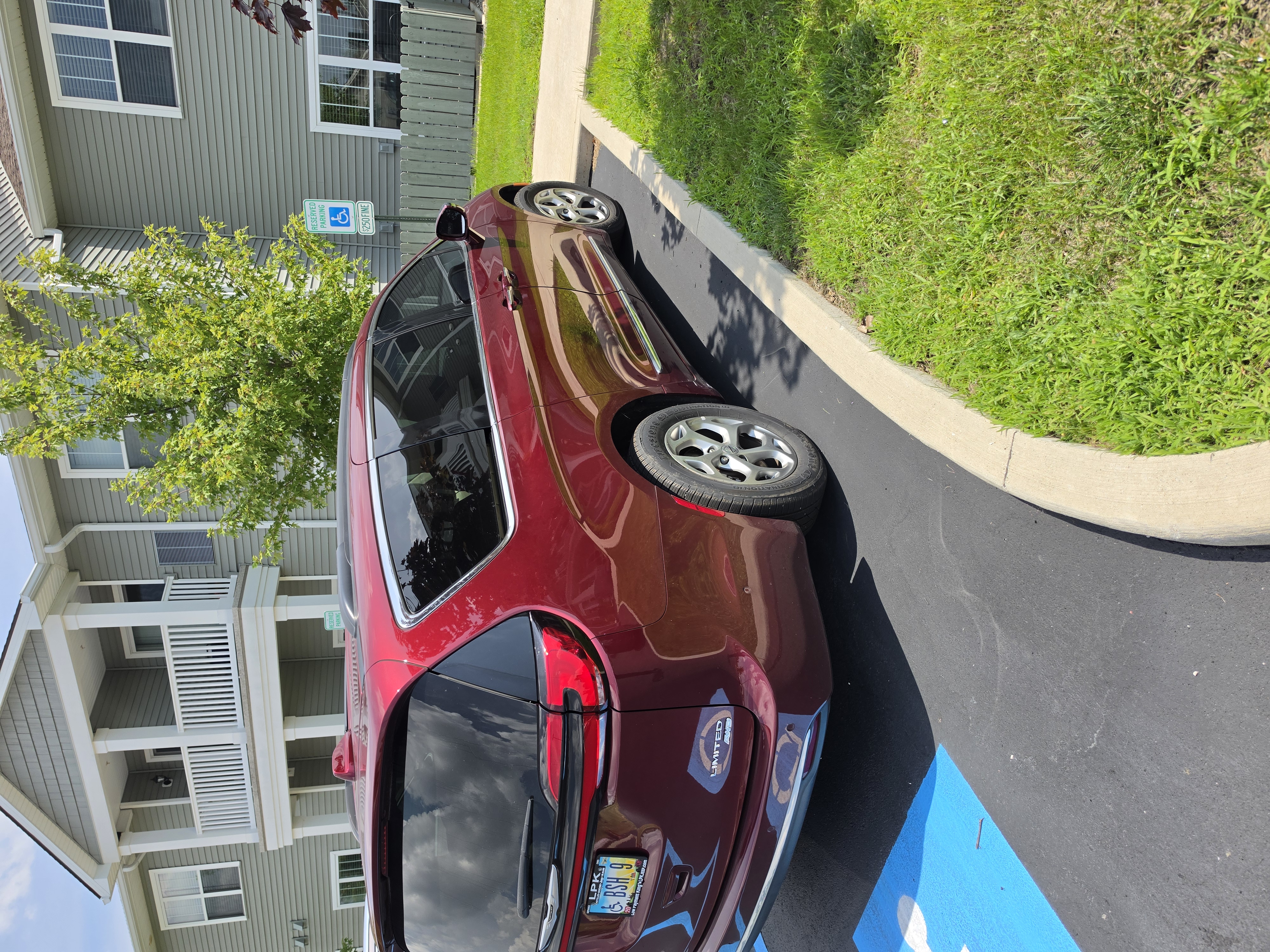 Used 2022 Chrysler Pacifica Limited AWD/4WD image 5