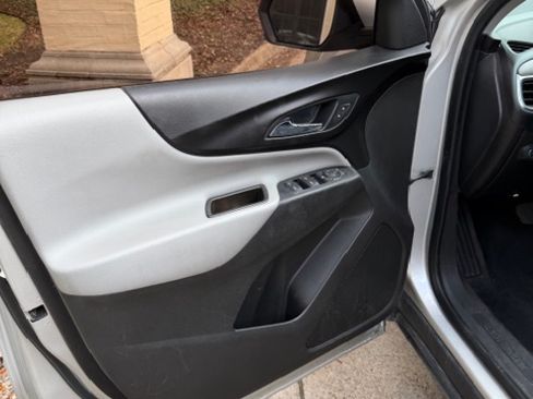 Used 2019 Chevrolet Equinox LT image 9