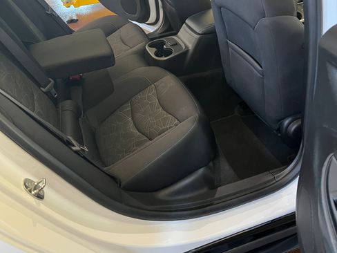 Used 2017 Chevrolet Volt LT image 10