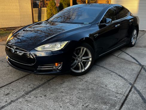 Used 2014 Tesla Model S image 1