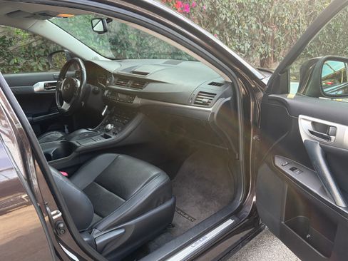 Used 2012 Lexus CT 200h Premium w/ Leather Pkg image 16