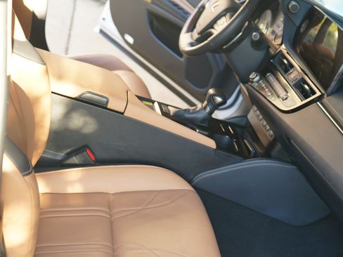 Used 2023 Lexus ES 350 Ultra Luxury w/ Accessory Package (Z2) image 17