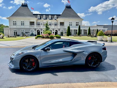 Used 2025 Chevrolet Corvette E-Ray w/ Stealth Interior Trim Package AWD/4WD image 4