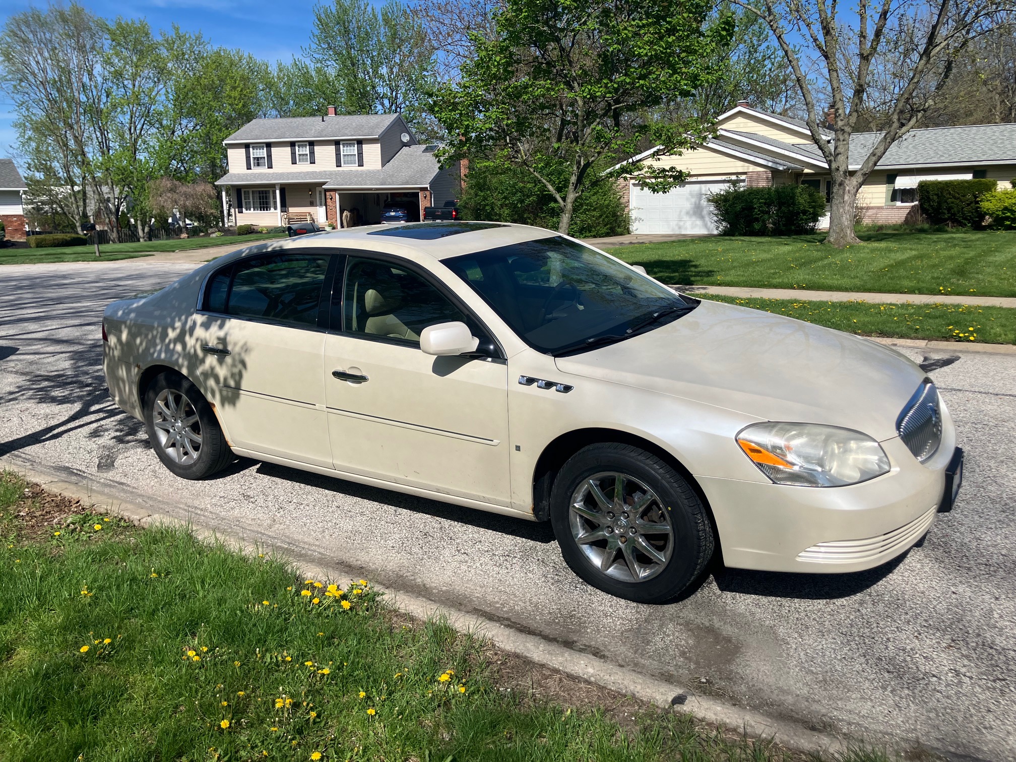 Used 2008 Buick Lucerne CXL w/ Driver Confidence Package FWD image 2